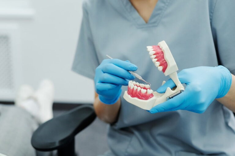 Ile kosztuje proteza zębowa prywatnie: przewodnik dla pacjentów